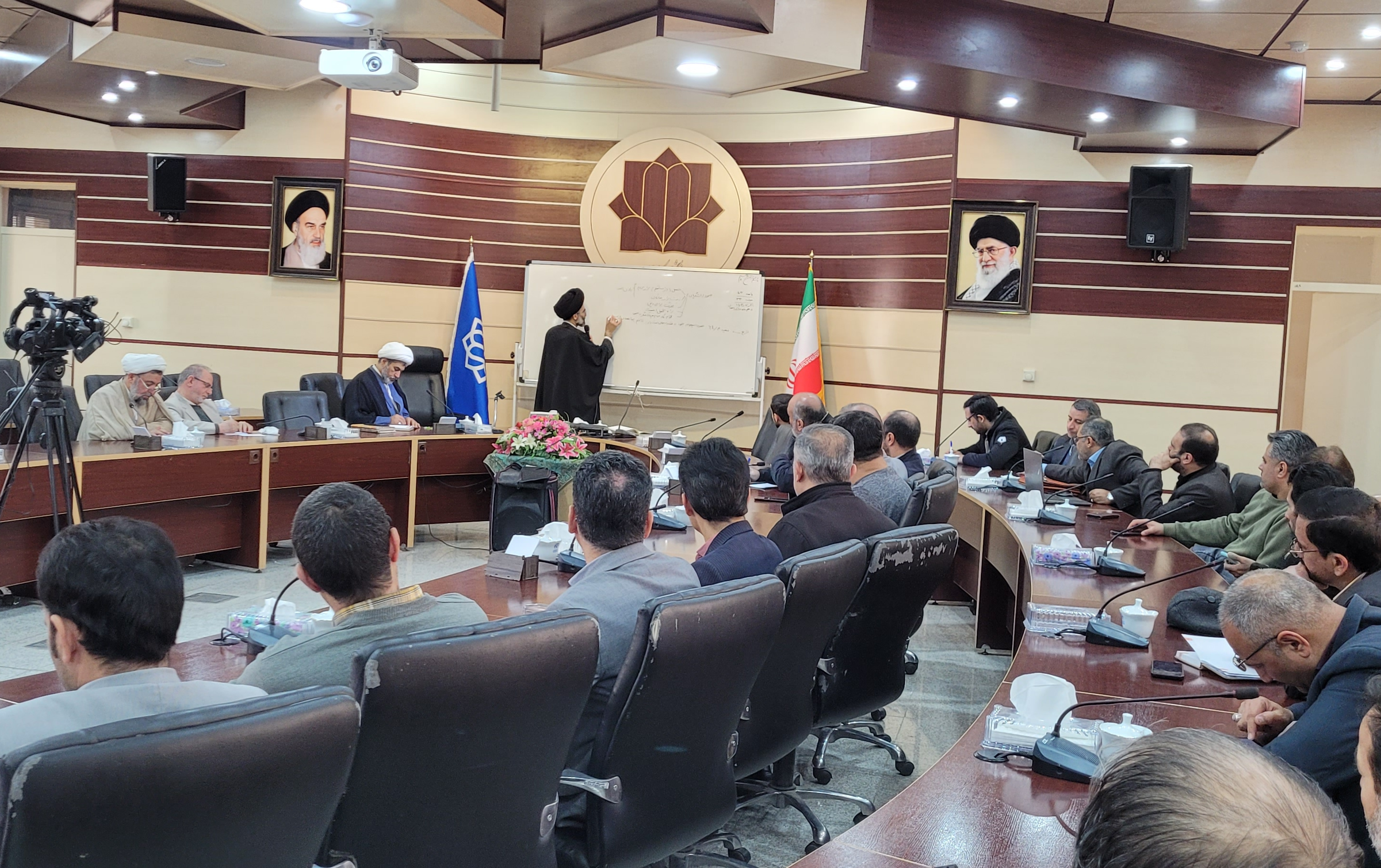 برگزاری سی سومین جلسه تفسیر نامه ۵۳ نهج البلاغه توسط نماینده محترم ولی فقیه دانشگاه کاشان