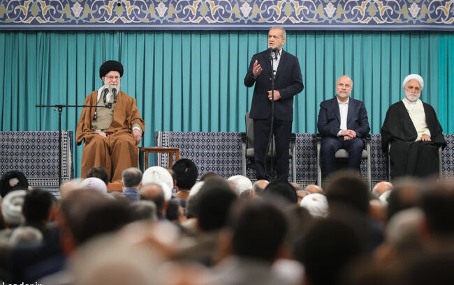 رهبر معظم انقلاب دیدار مسئولان نظام سفرای کشورهای اسلامی تاکید کردند: