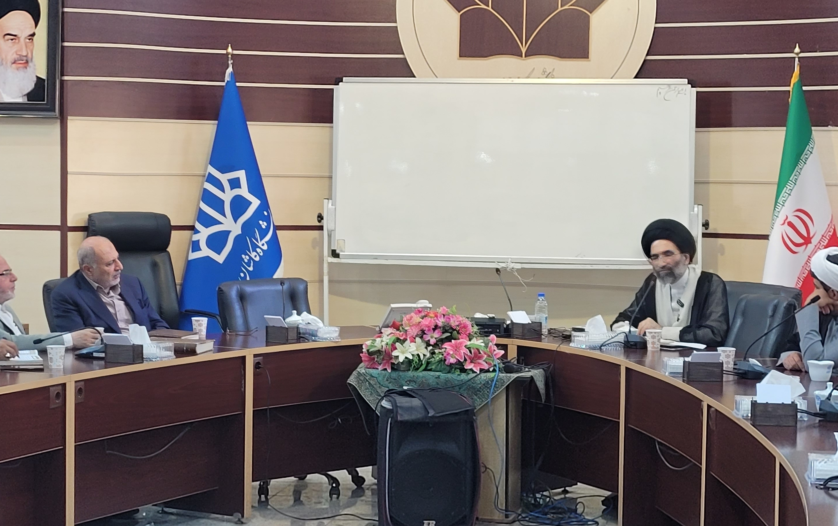 برگزاری سی چهارمین جلسه تفسیر نامه ۵۳ نهج البلاغه توسط نماینده محترم ولی فقیه دانشگاه کاشان