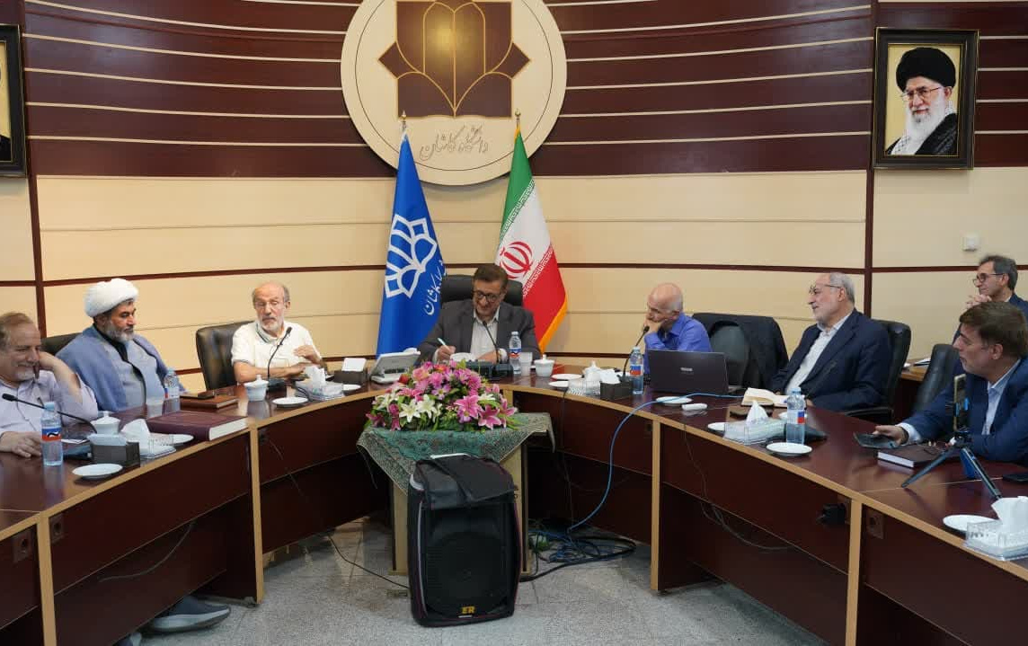 مسئولیت اجتماعی دانشگاه آینه‌ دیدگاه‌های انتقادی؛ وفاداری علمی تا دانشگاه کارآفرین دانشگاه کاشان
