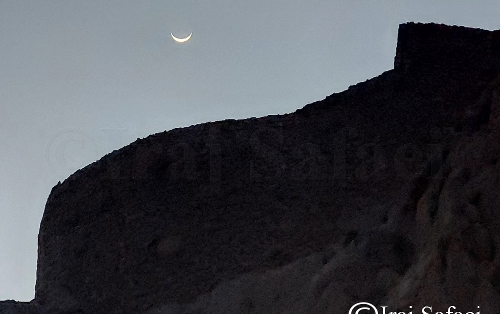 تصویربرداری کمان ماه برفراز استودان کرمان توسط ایرج صفایی، مسئول رسدخانه دانشگاه کاشان