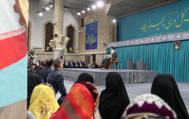 دیدار هزاران نفر کارگران سراسر کشور