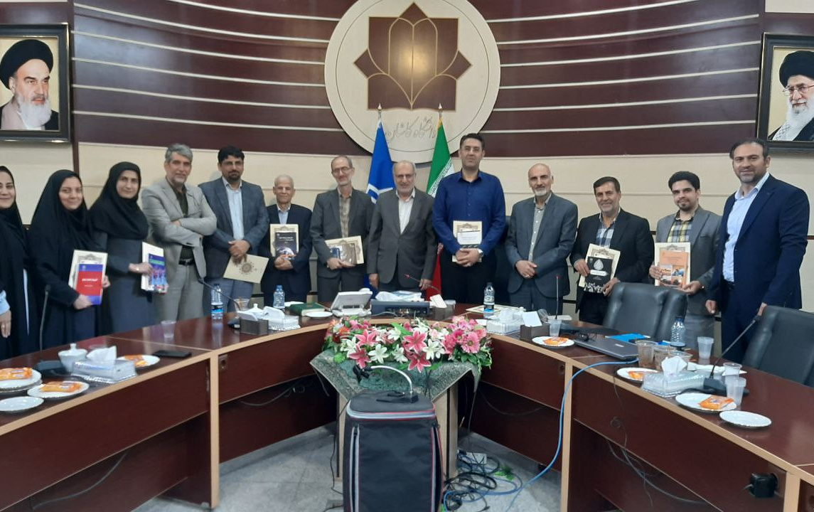 تقدیر هیئت رئیسه دانشگاه کاشان مؤلفان، مترجمان فعالان نشر آثار علمی دانشگاه کاشان (۱۴۰۲-۱۴۰۳)