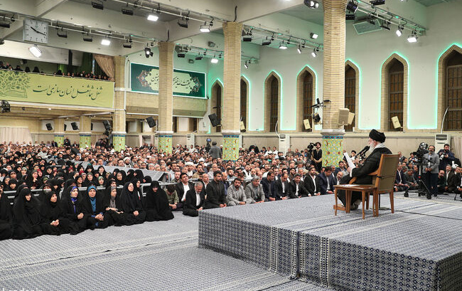 رهبر معظم انقلاب اسلامی دیدار هزاران تن معلمان فرهنگیان:
