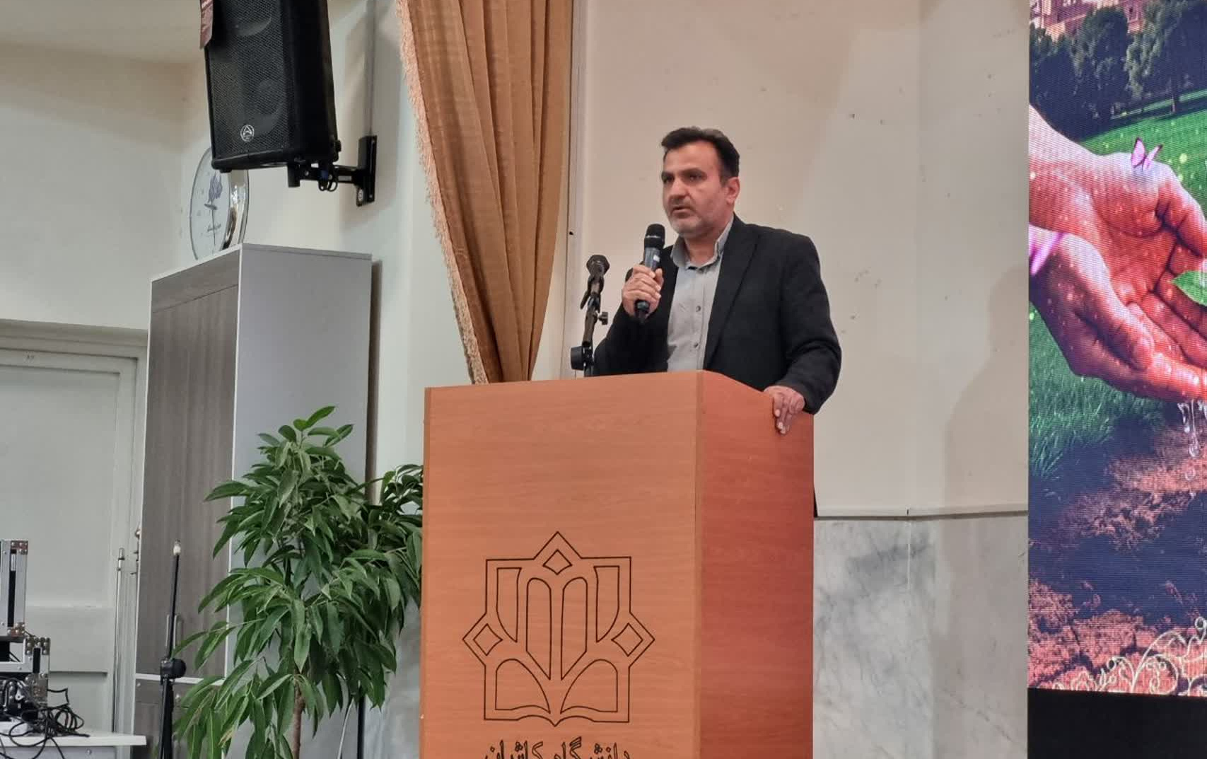 فرماندار کاشان:  توسعه فضای سبز نیازمند برنامه‌ریزی جامع مشارکت جمعی