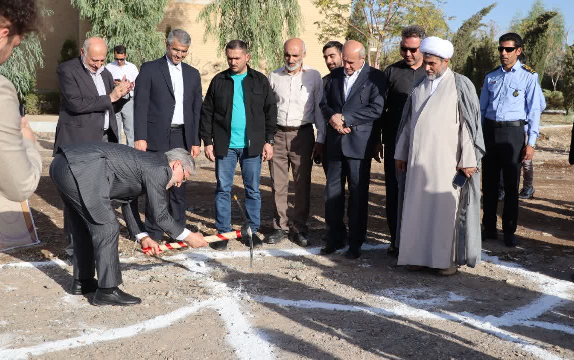 حضور وزیر علوم کلنگ احداث خوابگاه متاهلین مهندس پرویز منوچهری کاشانی