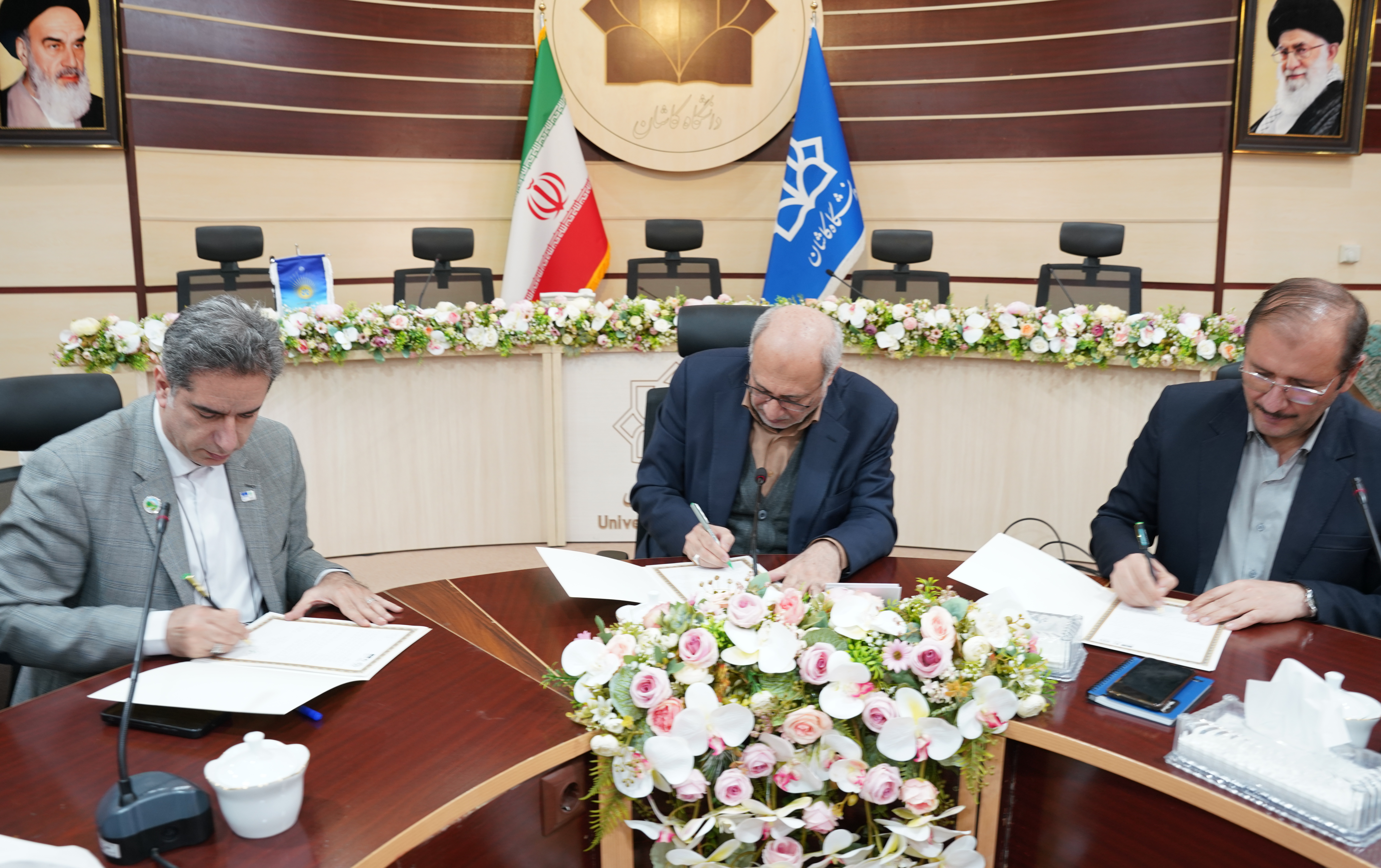 انعقاد تفاهم نامه همکاری بین دانشگاه کاشان، مرکز بین‌المللی مدیریت جامع حوزه آبخیز منابع زیستی مناطق خشک نیمه‌خشک سازمان منابع طبیعی آبخیزداری کشور