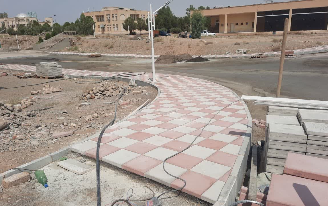 بهسازی محوطه جلو پشت کتابخانه مرکزی