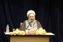 امام جمعه کاشان: اساتید دانشگاه باید پیام انقلاب اسلامی را برای جوانان تبیین کنند