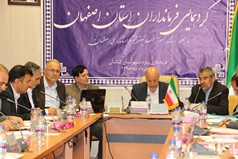 حضور استاندار و فرمانداران استان اصفهان در پژوهشکده اسانس های طبیعی دانشگاه کاشان