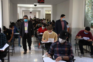 بازدید رئیس دانشگاه کاشان از حوزه امتحانی کنکور سراسری ۱۴۰۰