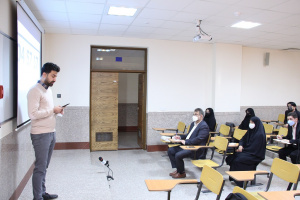 رئیس دانشگاه کاشان پای درس دانشجوها