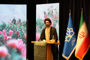نماینده ولی فقیه و امام جمعه کاشان: توفیق خدای متعال، نخستین و مهمترین عامل موفقیت انسان است