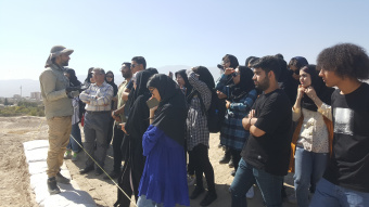 بازدید دانشجویان دانشکده های منابع طبیعی، علوم انسانی و معماری و هنر دانشگاه کاشان  از کاوش باستانی تپه سیلک